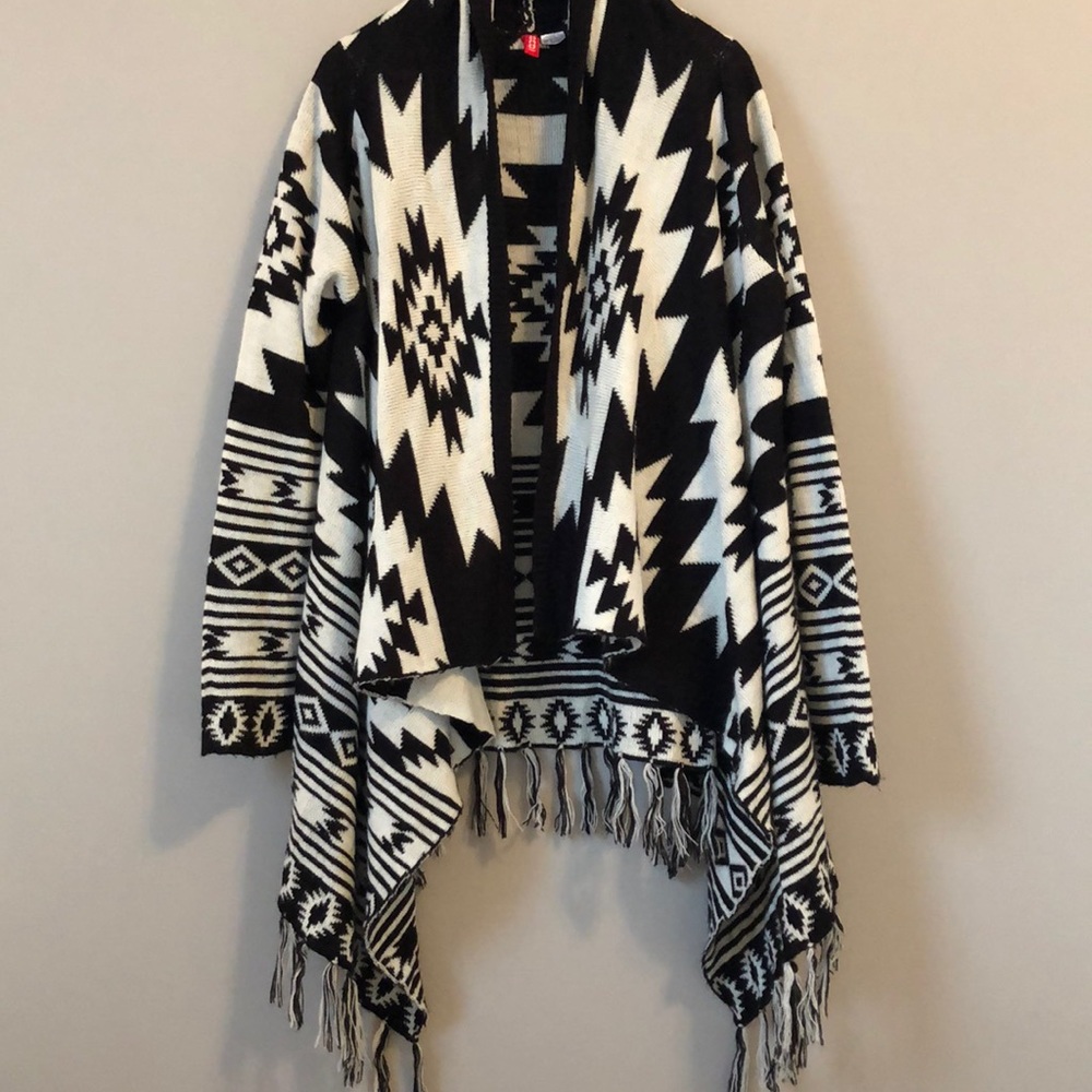 H&M fringe bottom Cardigan